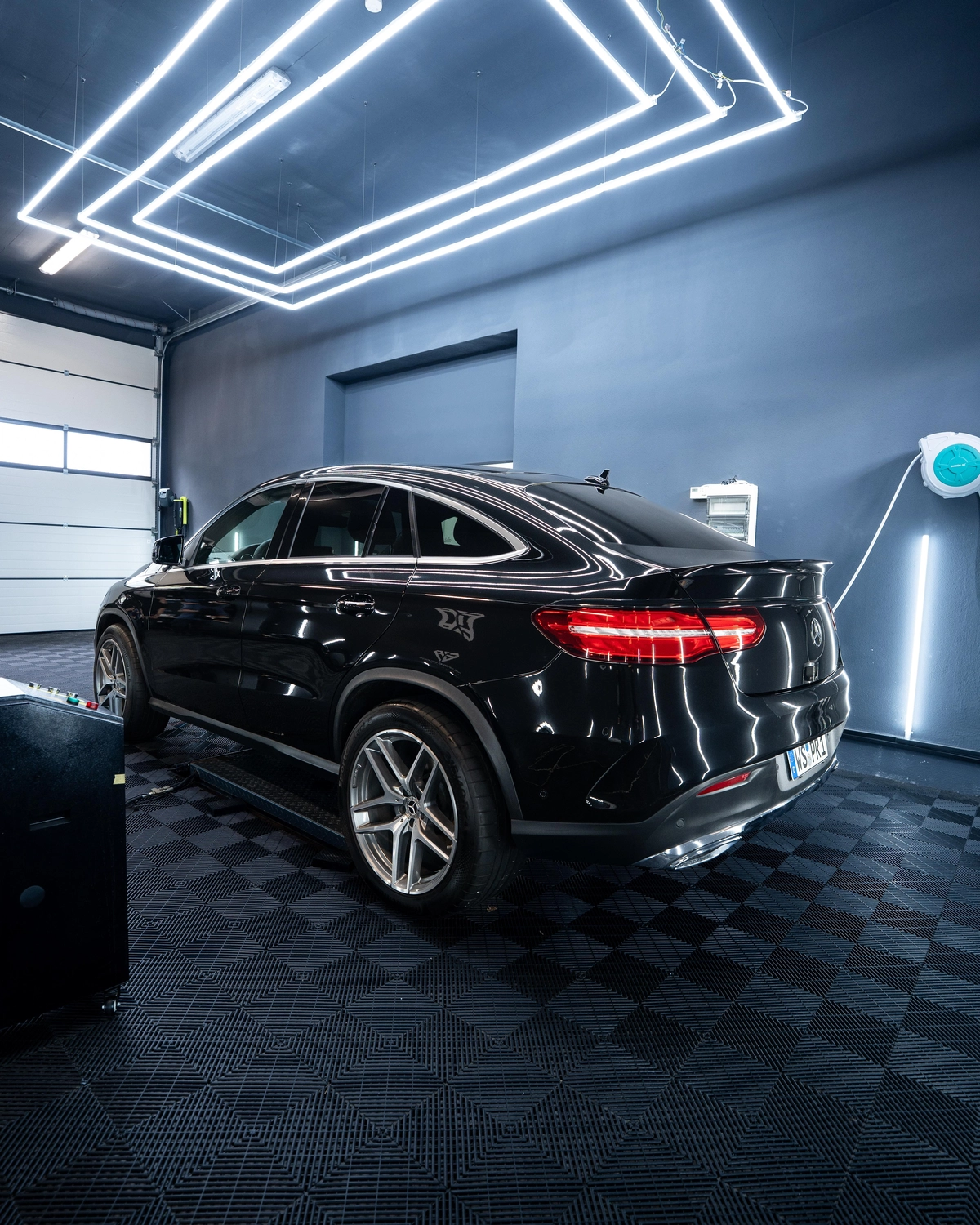 EA Polishing Studios 